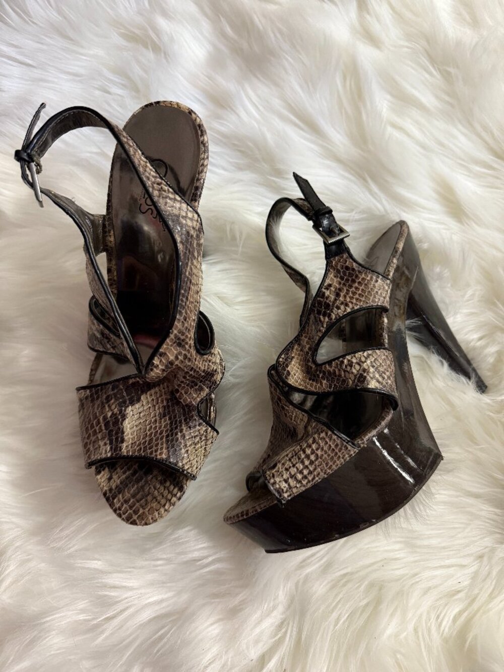 Carlos Santana Calais Snakeskin Platform heels Size 10